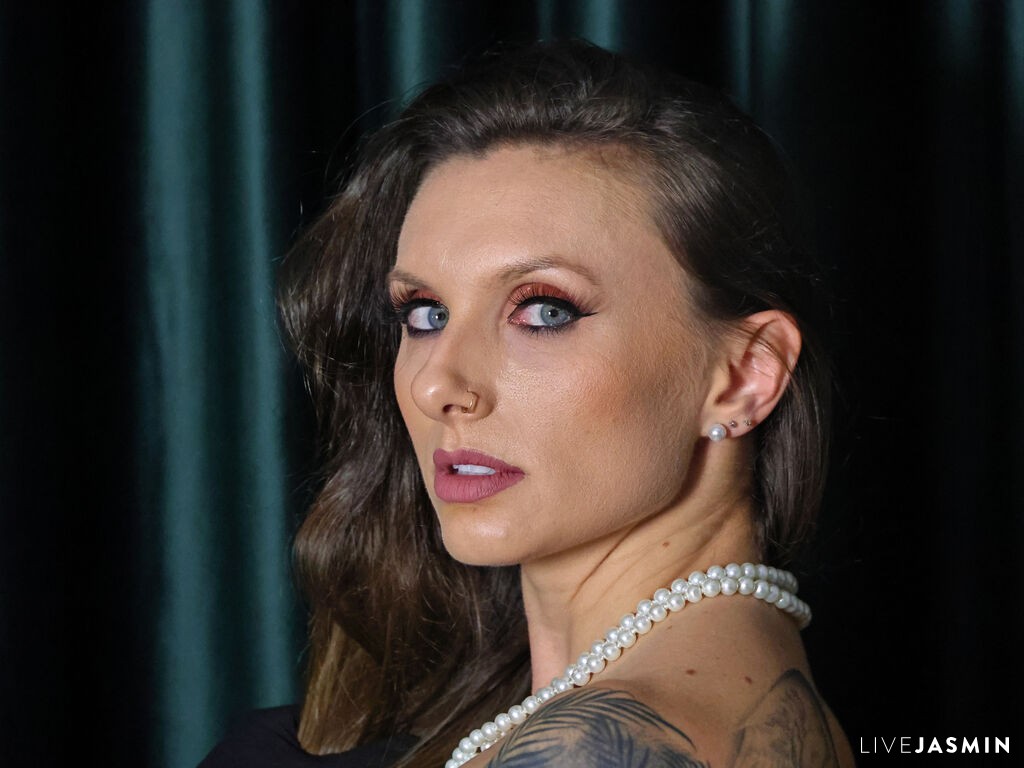 Cam girl profile image for MiaSalles
