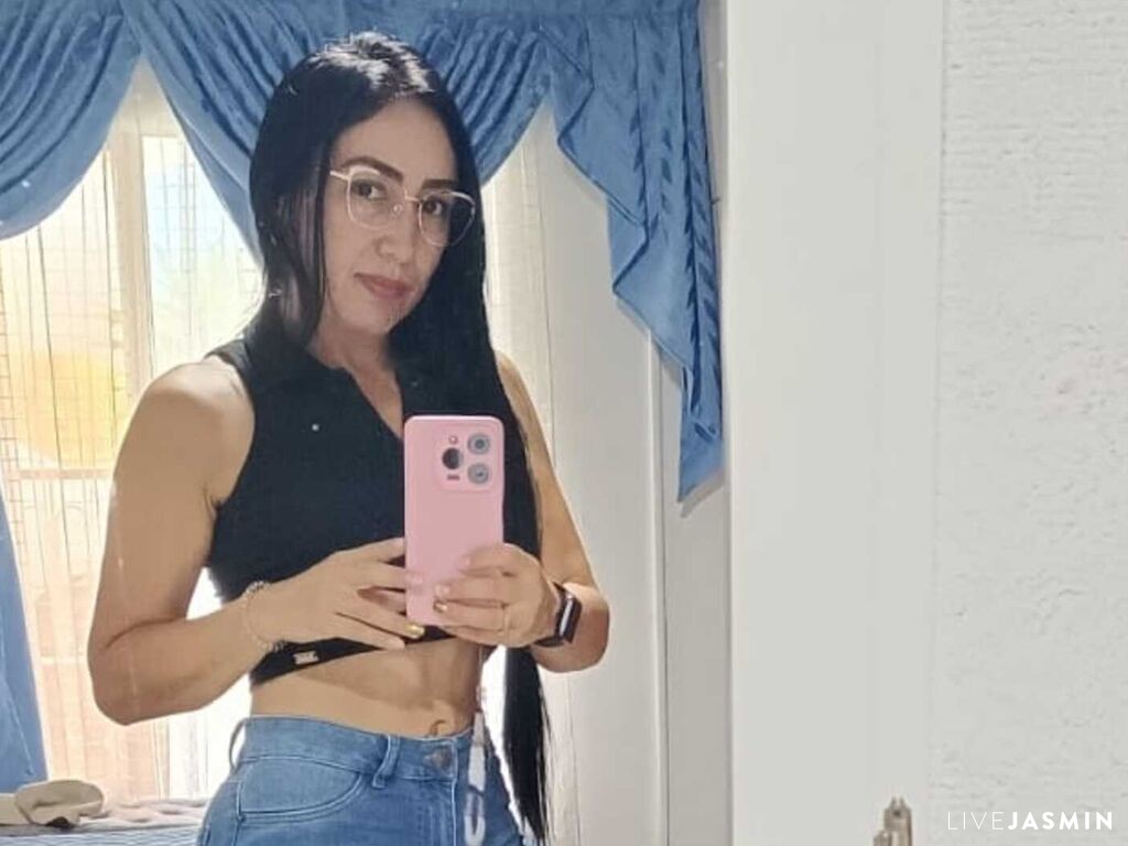 Cam girl profile image for MiaZhabarain