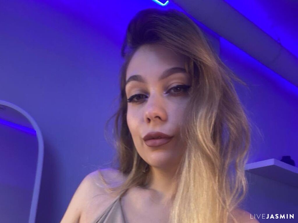 View MicheleMary cam profile and live status