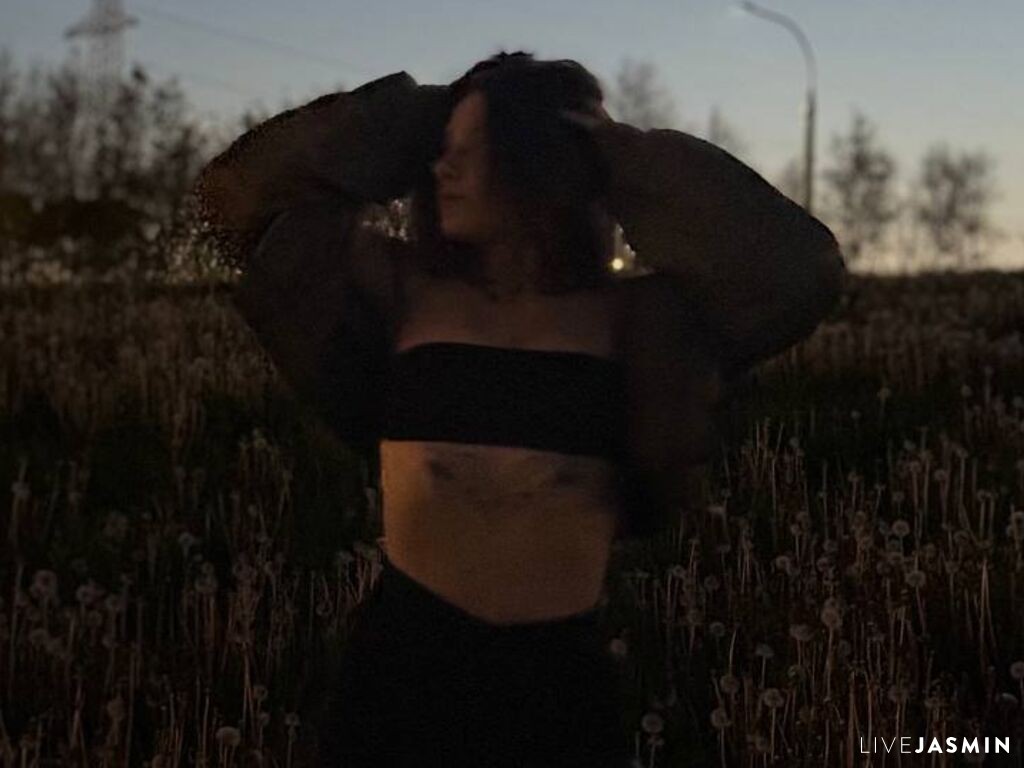 Cam girl profile image for MichelinaBoe