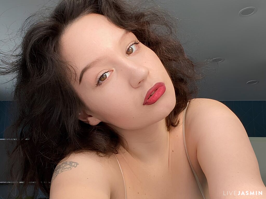 Cam girl profile image for MilaJess