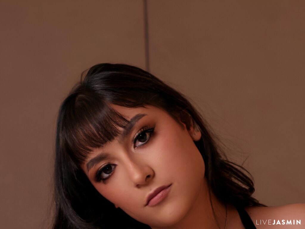 Cam girl profile image for MilaRusso