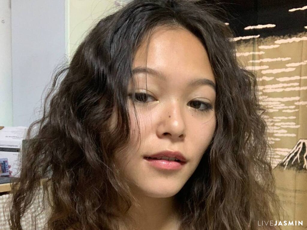 MildaCastillio model profile and live status
