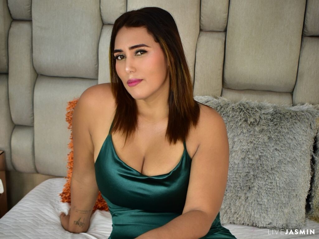 MillaGrace model profile and live status