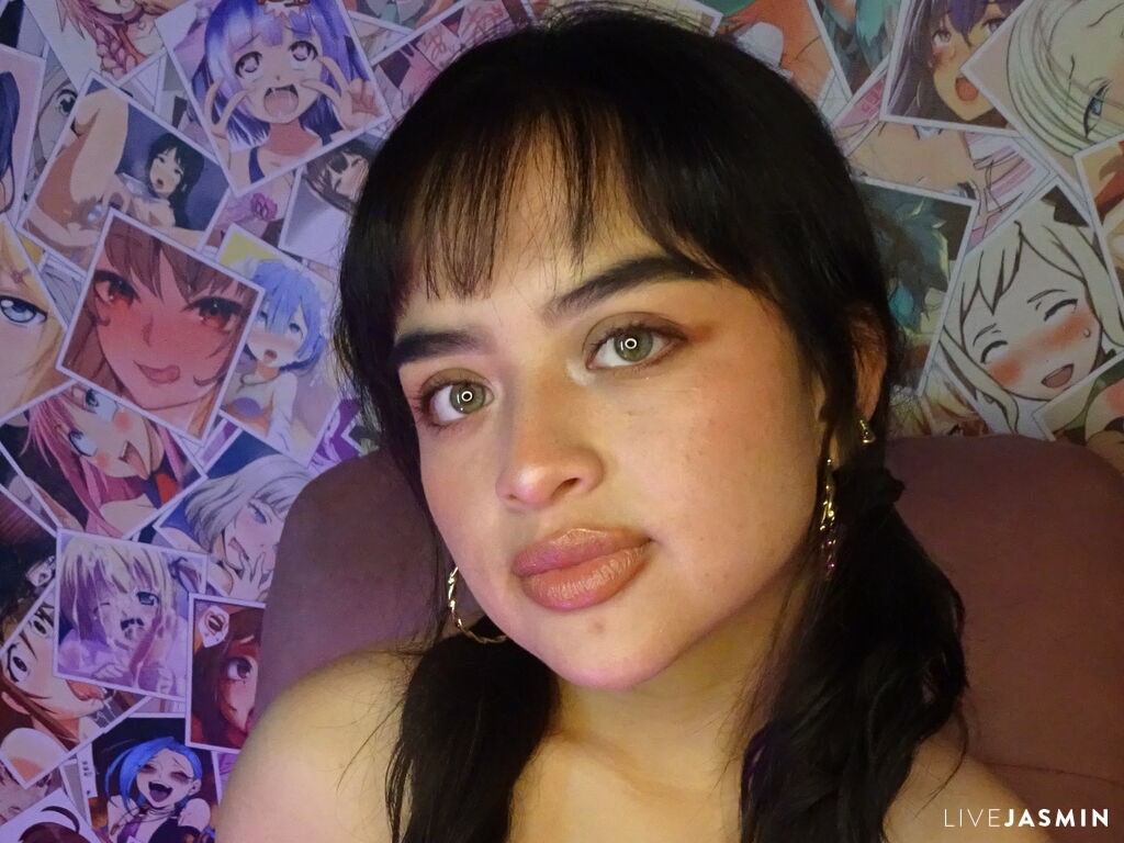 Cam girl profile image for MinnieCampbel