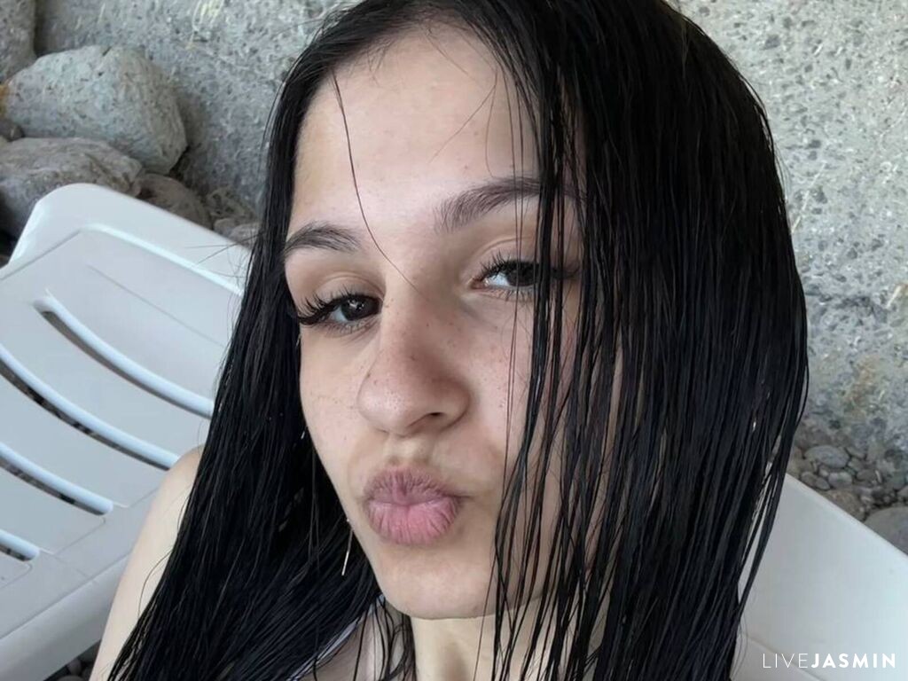 Cam girl profile image for MiriamJose