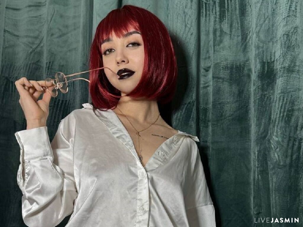 Cam girl profile image for MissDilara