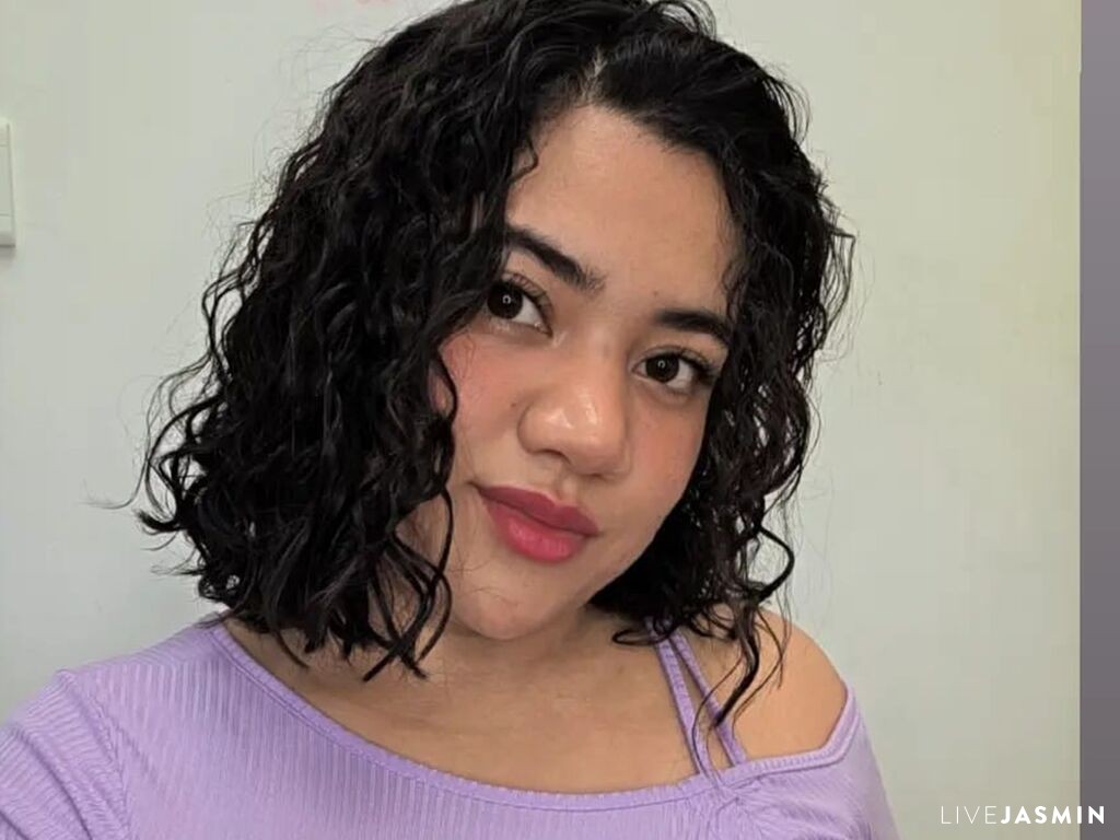 Cam girl profile image for MissGaby