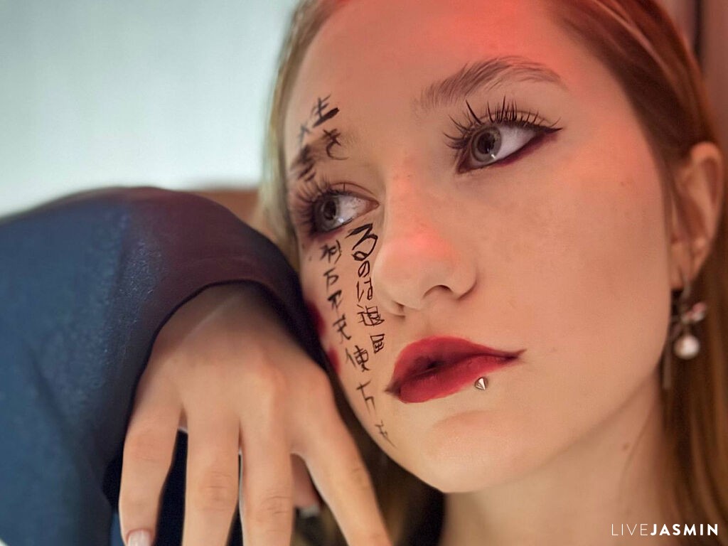 Cam girl profile image for MistyColacone