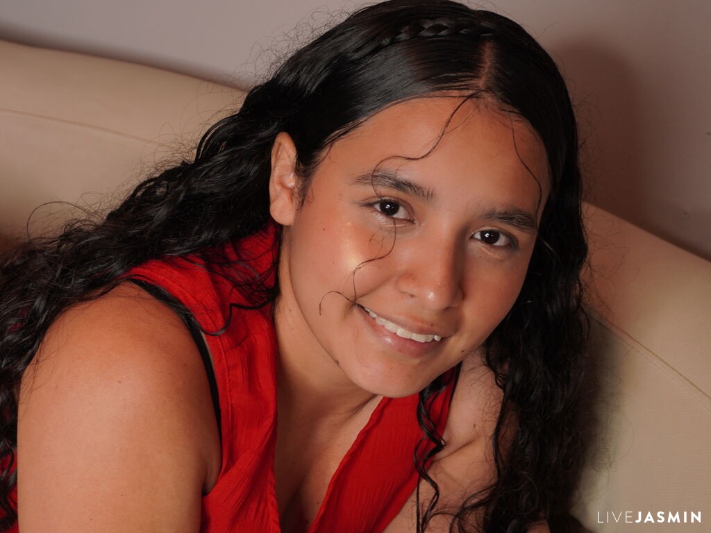 MollyWhite model profile and live status