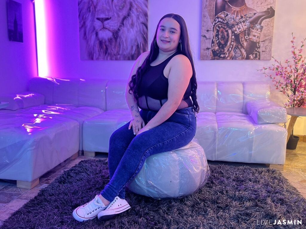 MonaSusan model profile and live status