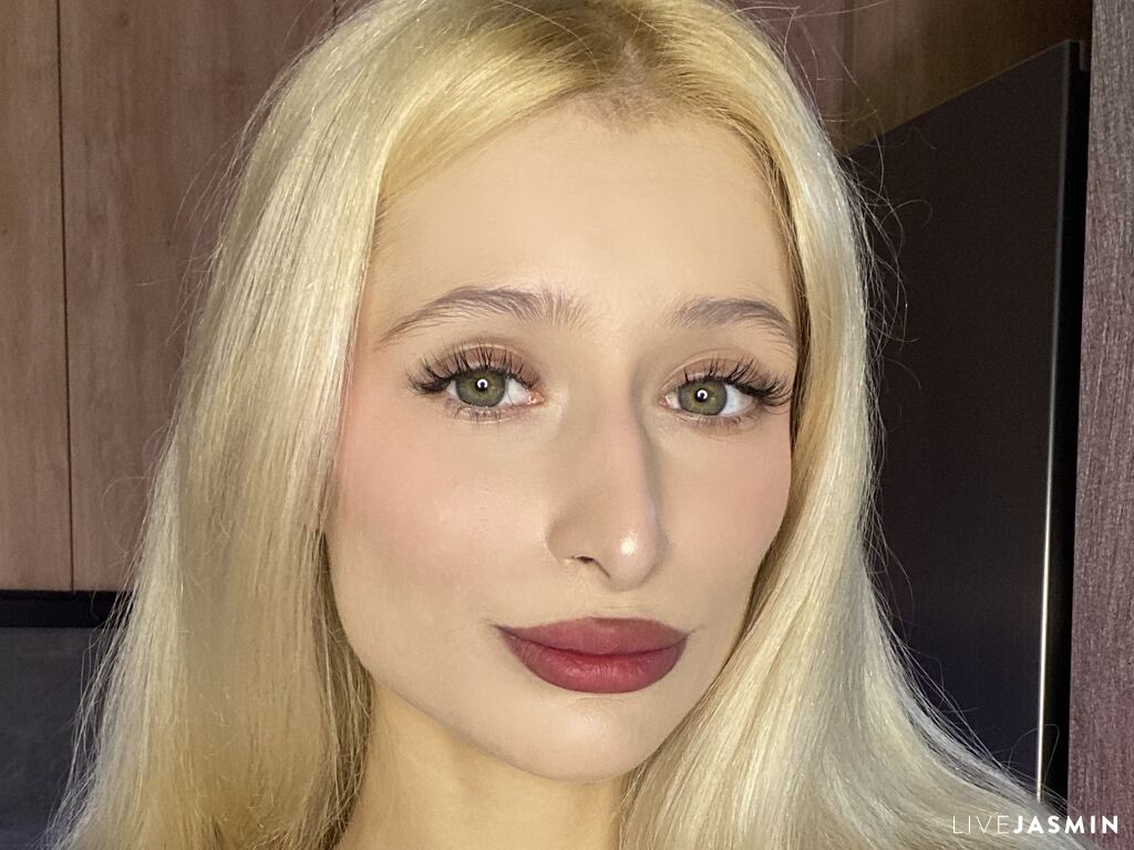 Profile photo for MonicaBarbies
