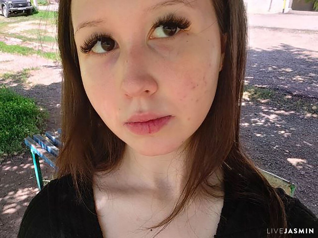 MonicaKim live cam girl profile