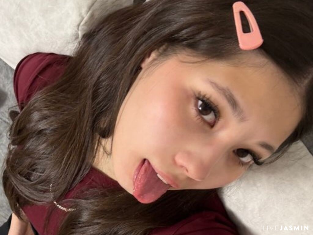 MonikaCristobal live chat profile
