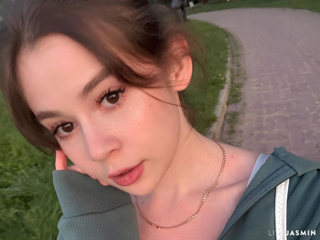 MozelleSchenz model profile and live status
