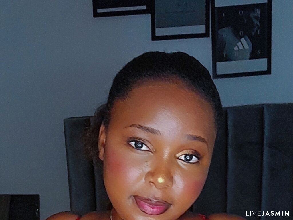 MysticRaye model profile and live status