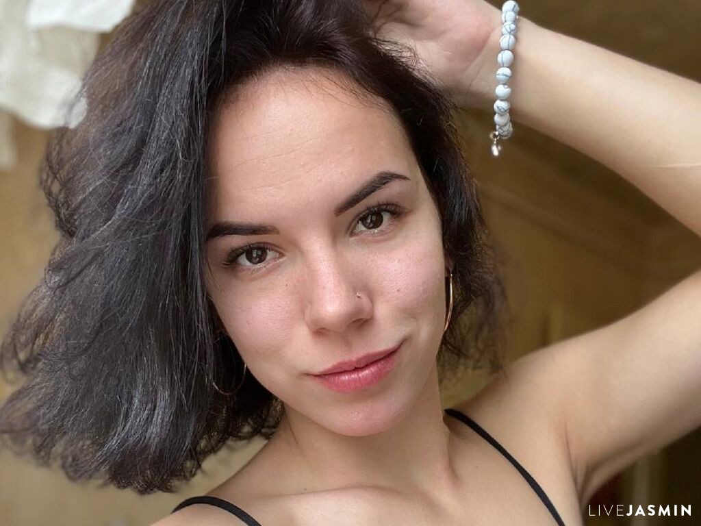 NadeneWhisted model profile and live status