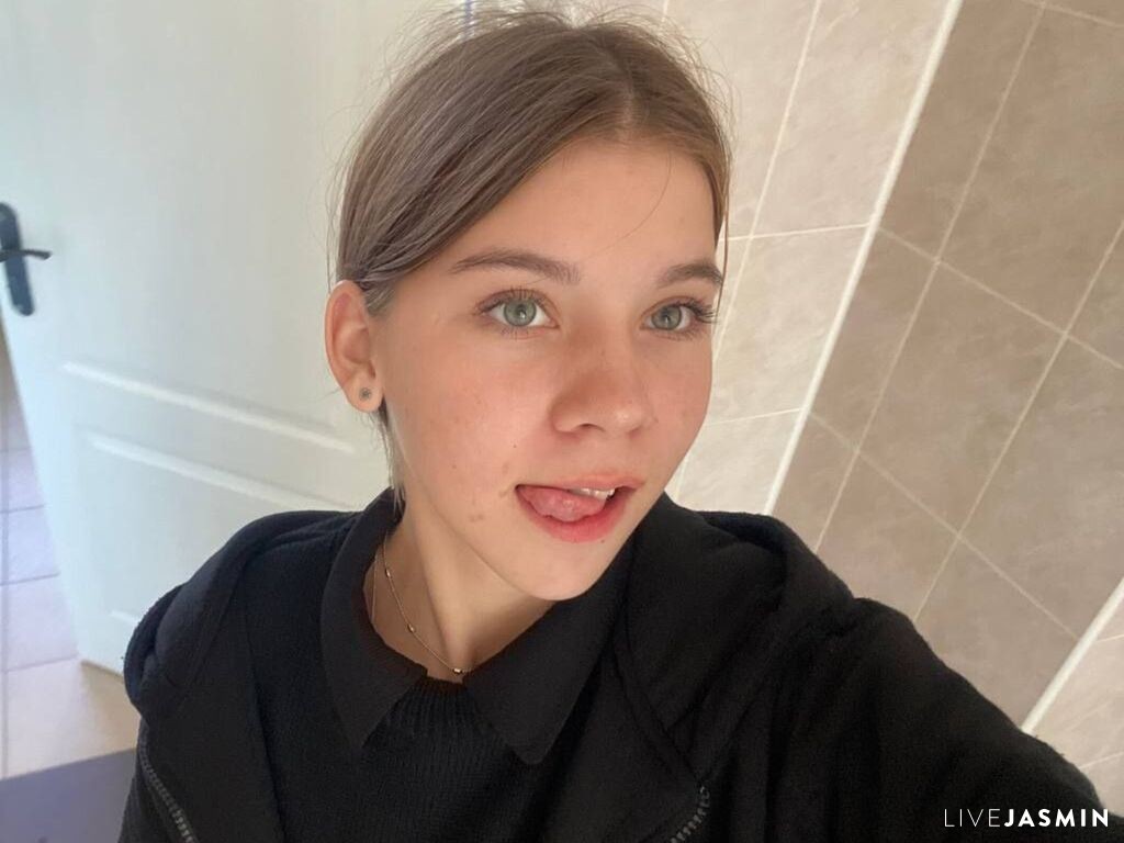 NadineGene LiveJasmin model profile