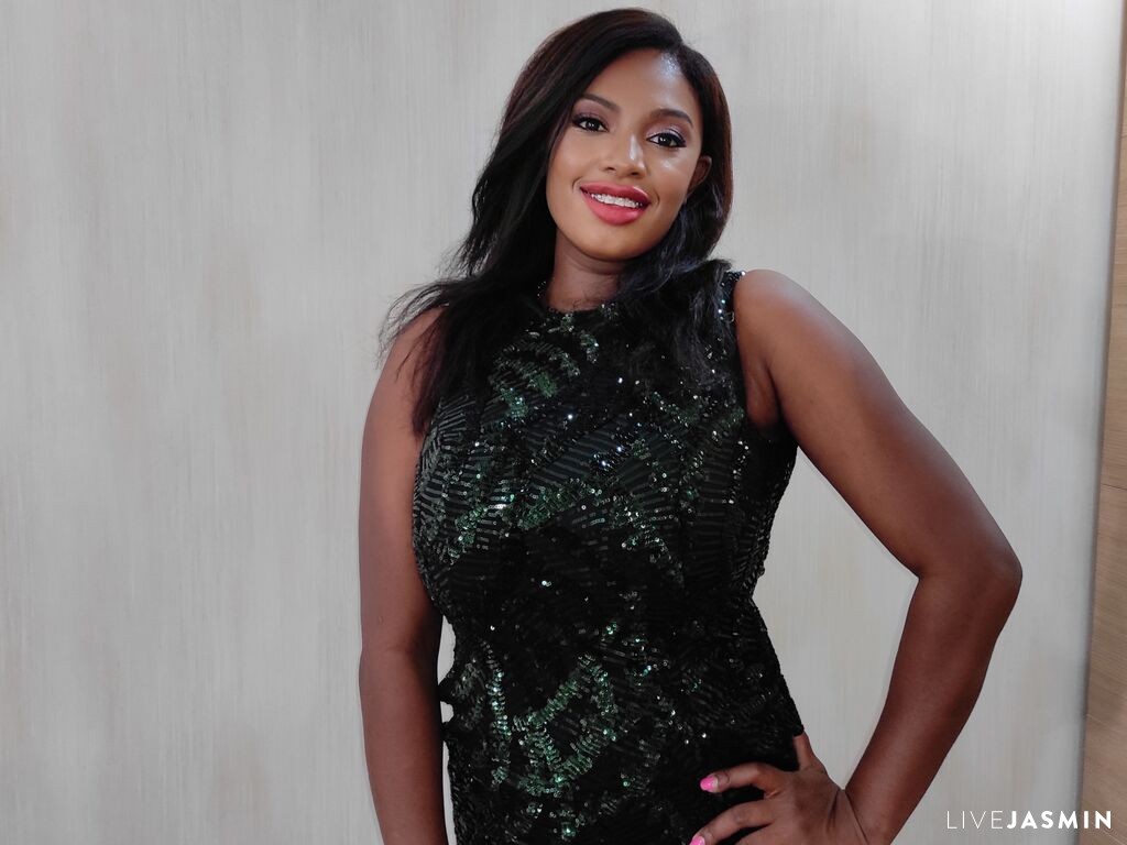 Browse NahomyBrown live chat profile