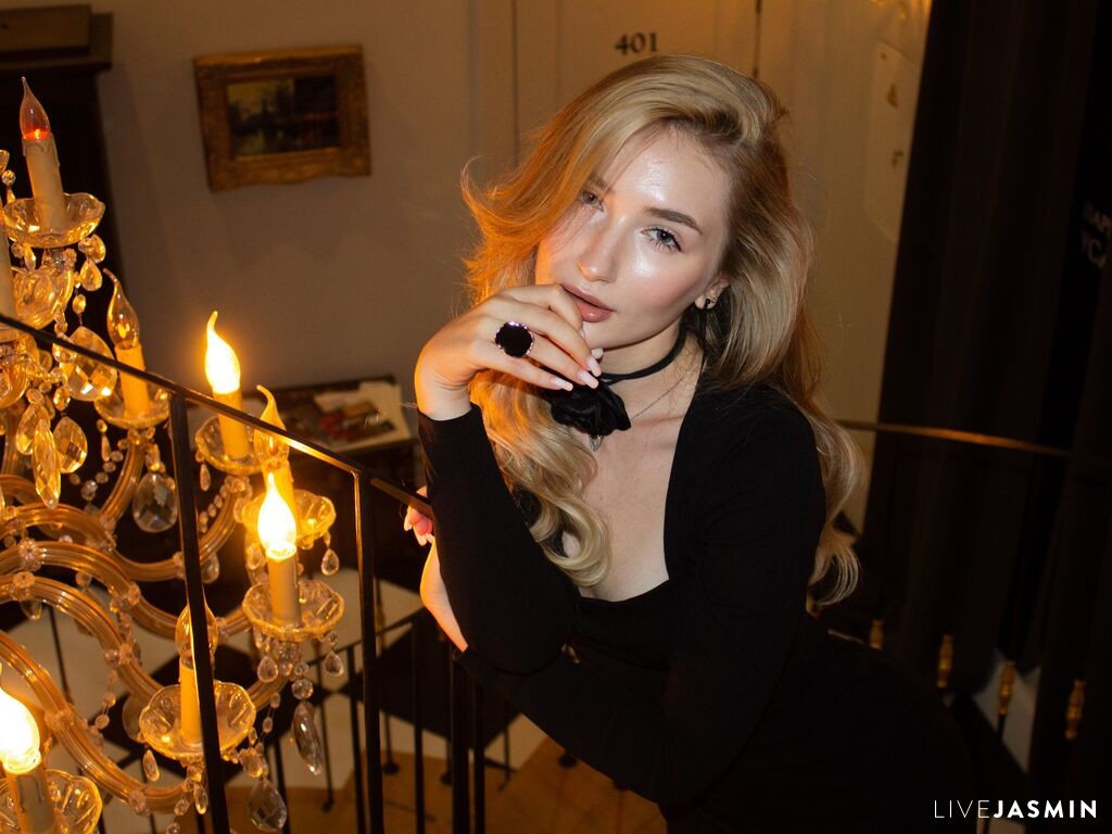 Cam girl profile image for NancyHill