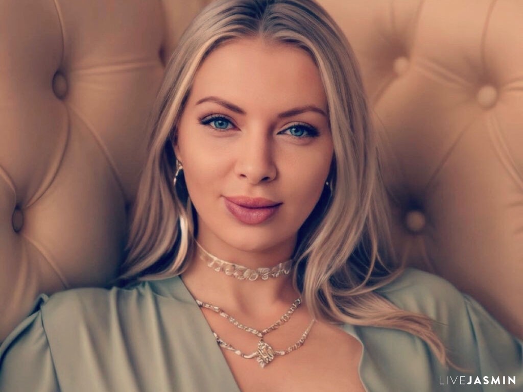 Browse NatalieRain live chat profile