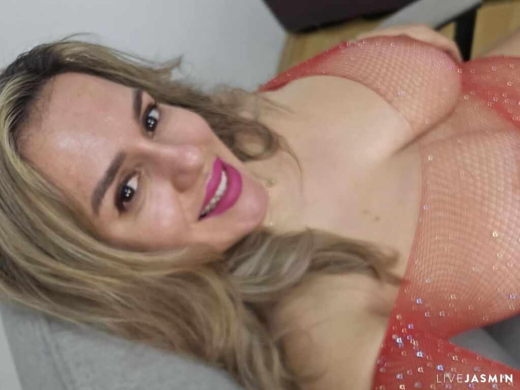 View NatashaChiara live cam profile