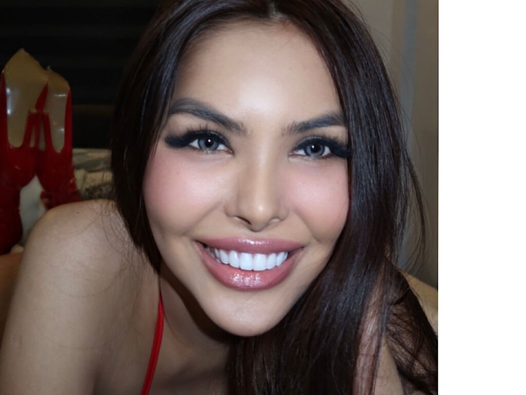 View Naztashacruz live cam profile
