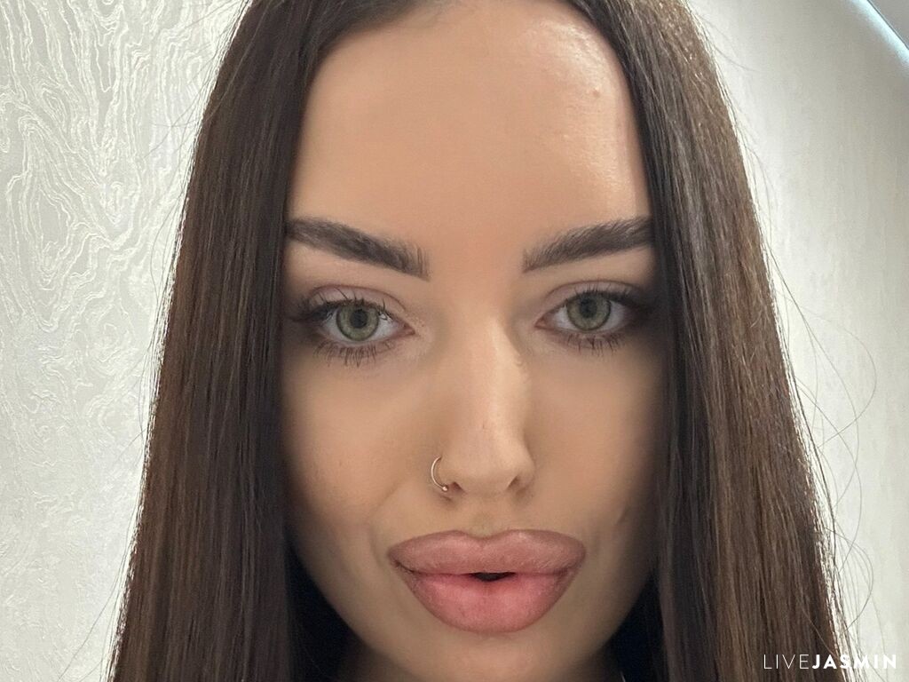 Cam girl profile image for NeryRockhill