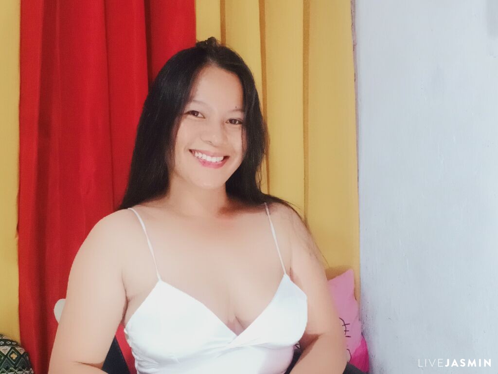 NessanDison model profile and live status
