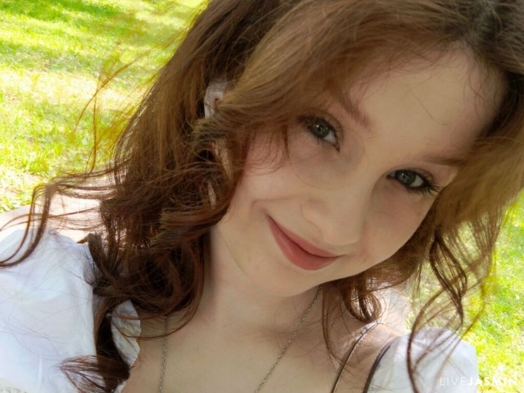 Cam girl profile image for NickieKounlavong