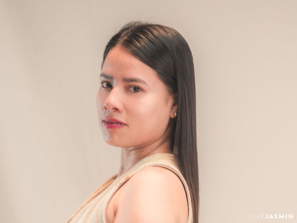 NicolAlvarez model profile and live status