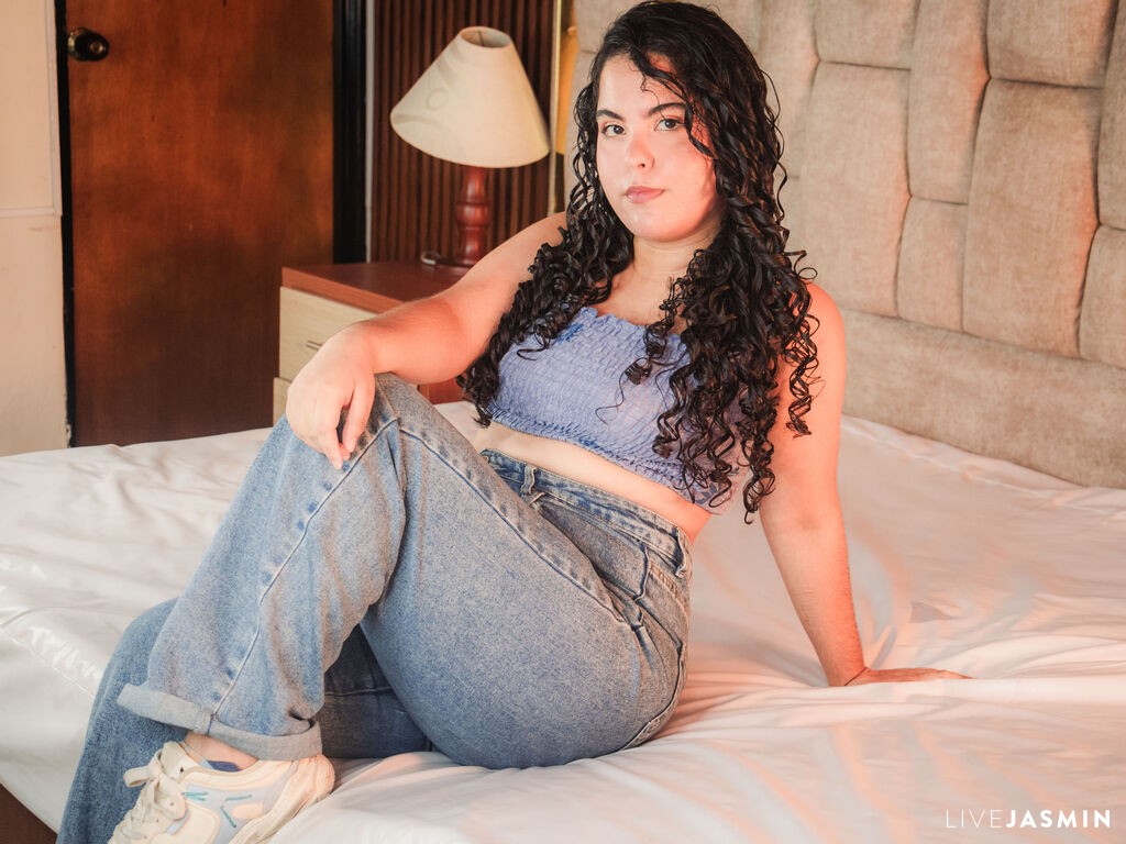View NicoleMosquera live cam profile