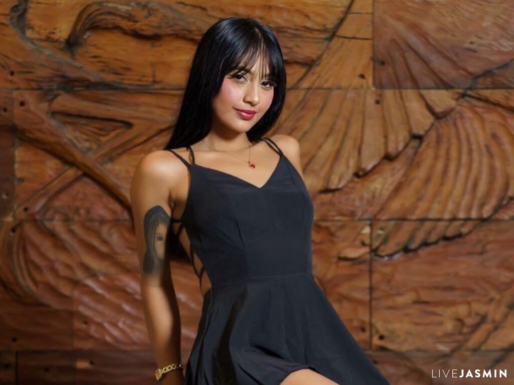 Browse NicolleSweet live chat profile