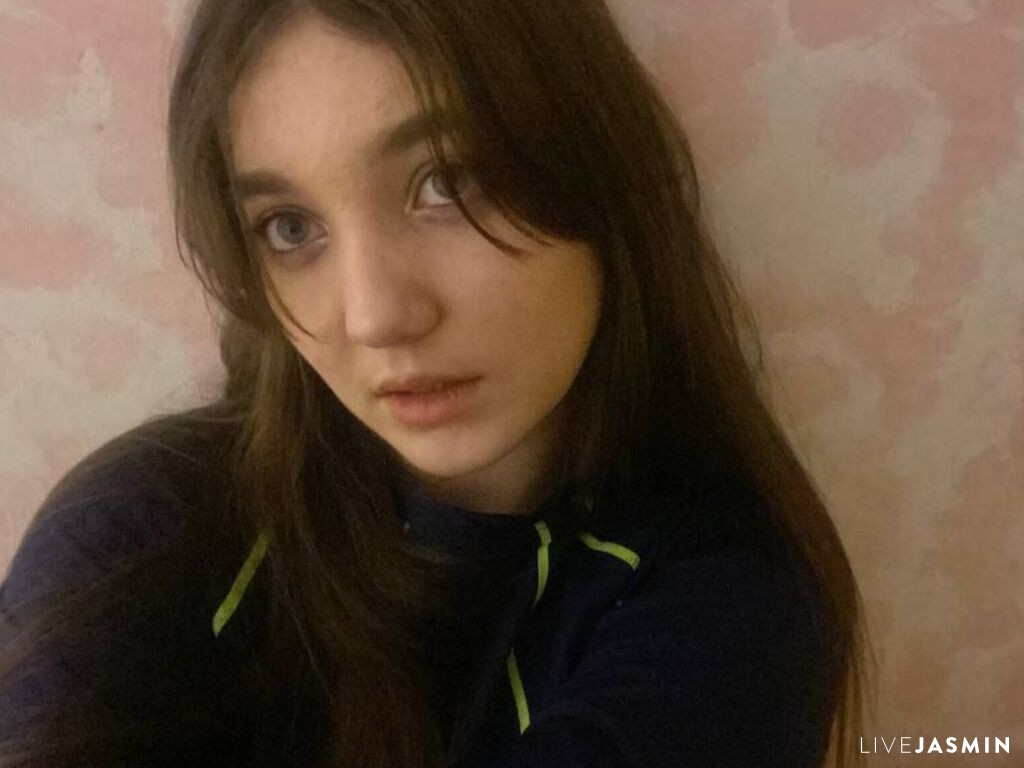 NidiaHeagy model profile and live status