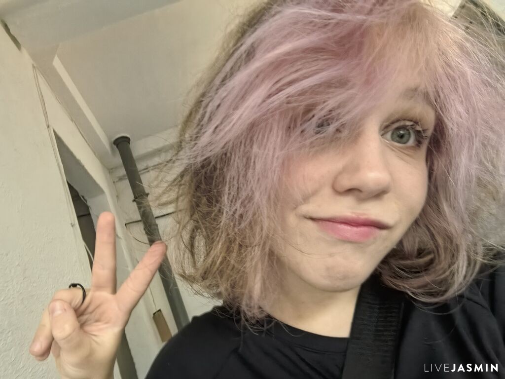 NieshaBendas model profile and live status