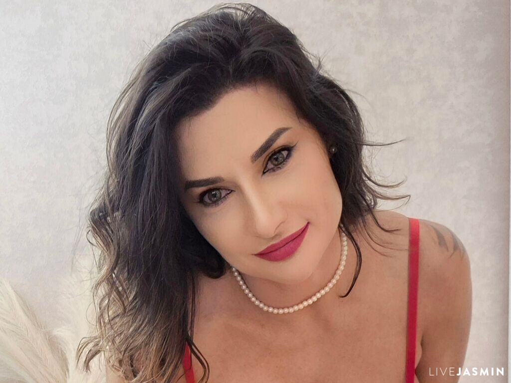 View NikkiCarter cam profile and live status