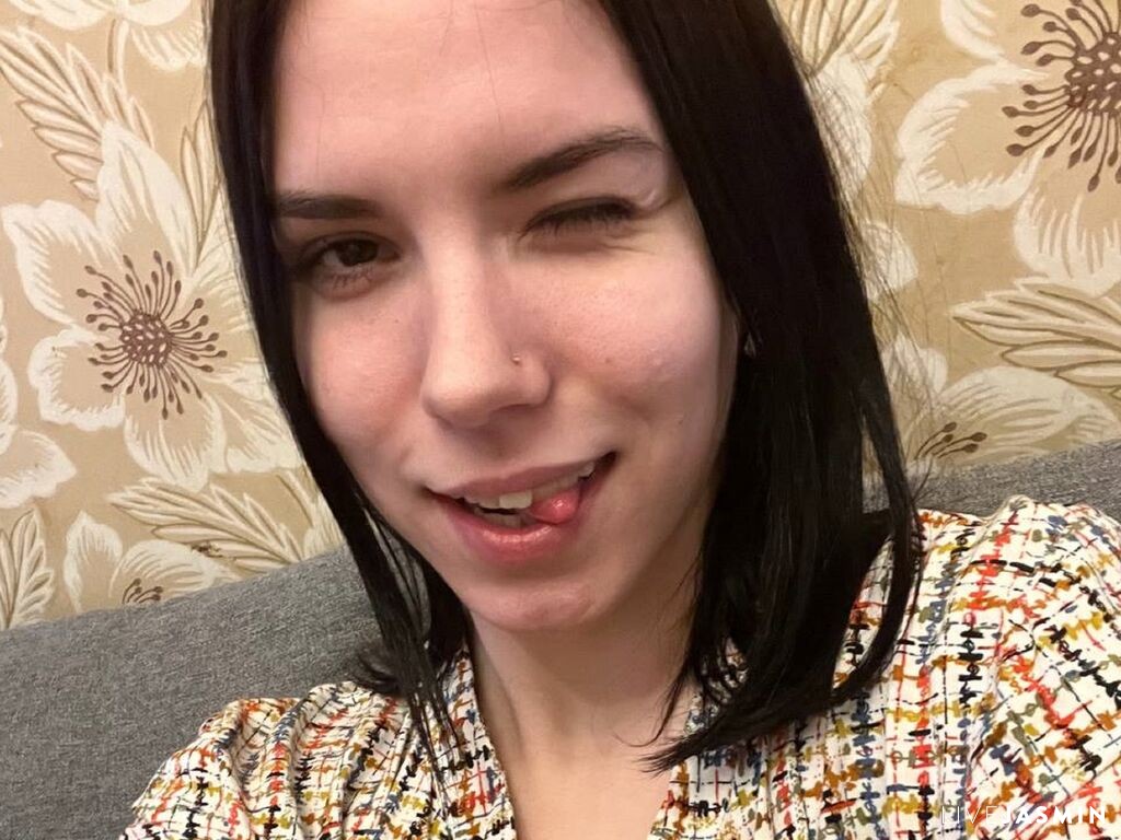 View NoemiLannon cam profile and live status