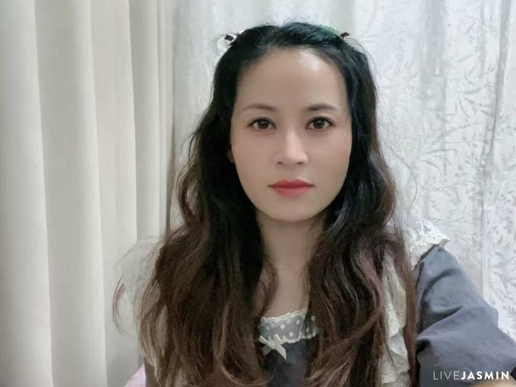 Browse NovaElegance live chat profile