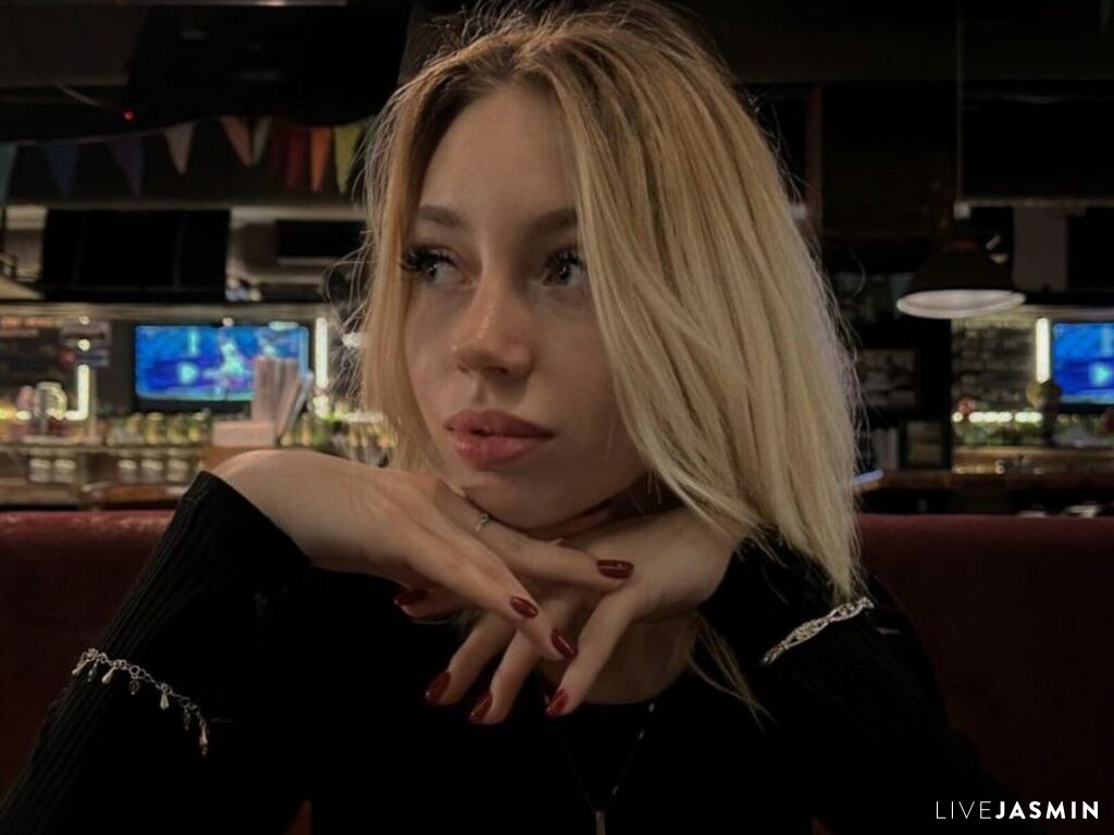 Browse NyxaThorn live chat profile