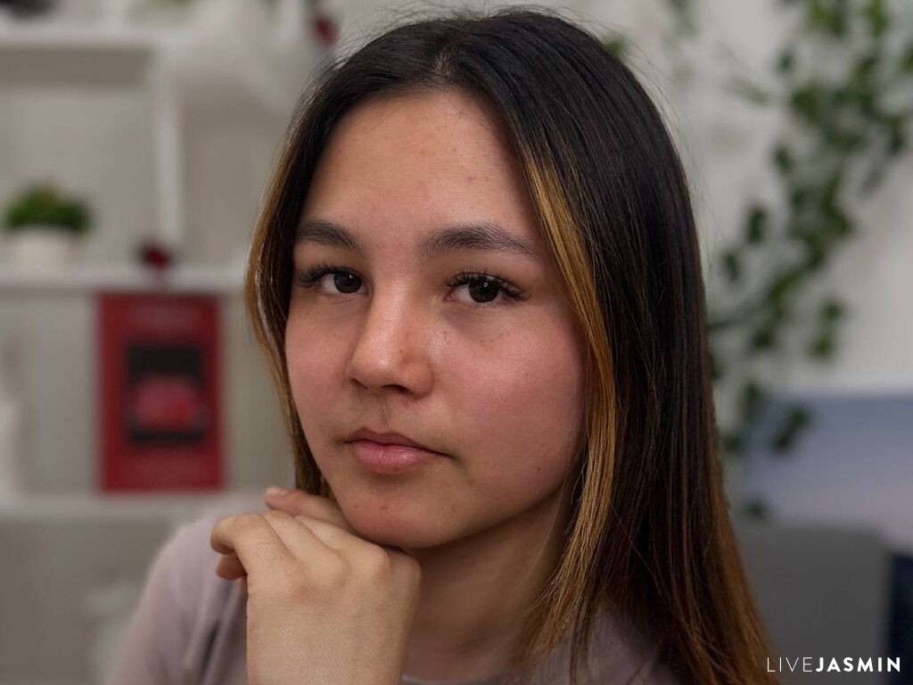 Cam girl profile image for OlivaFrong