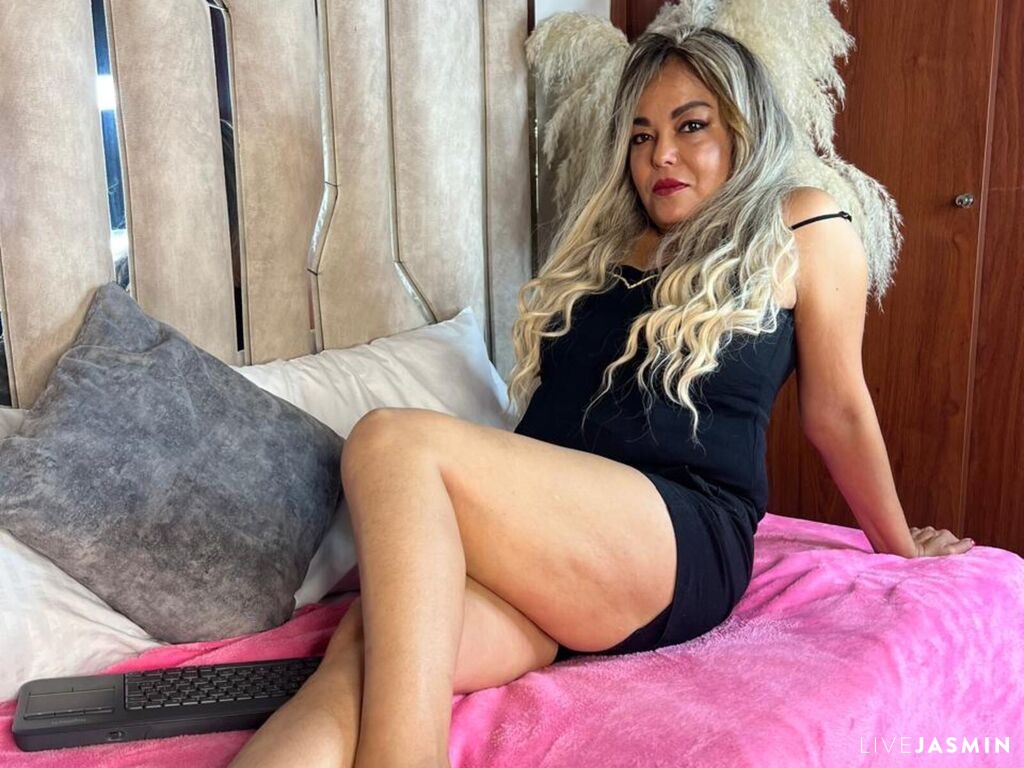 OliviaJewel profile in Live 45 Year Old Cam Girls