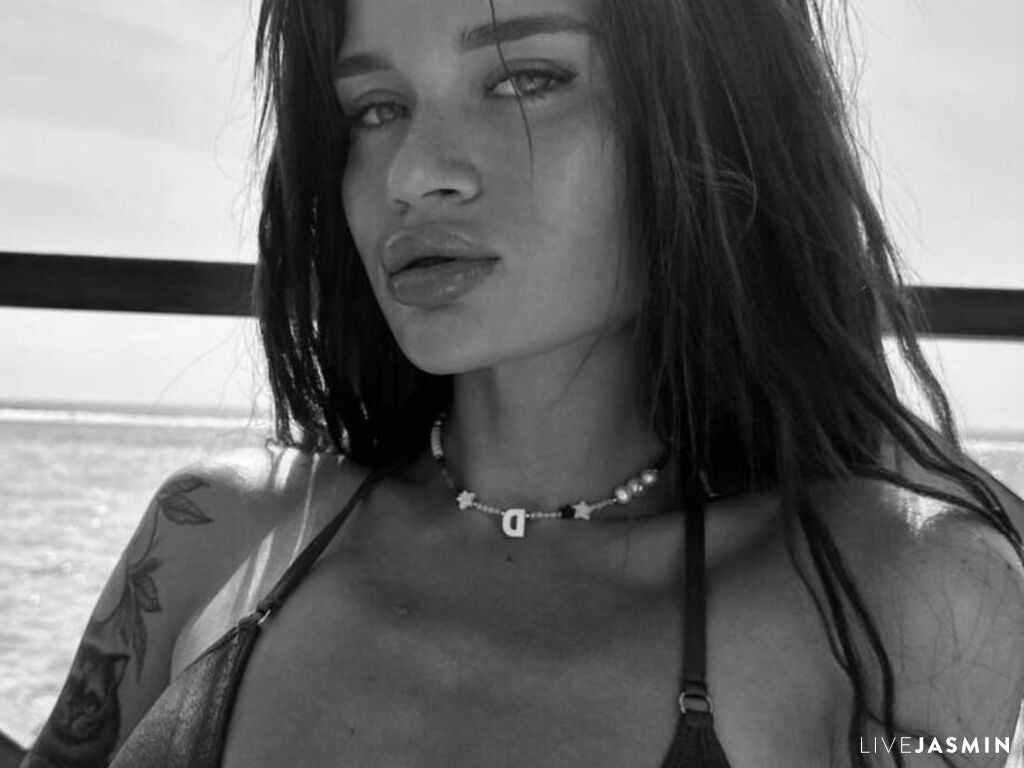 OliviaMazu live cam girl profile