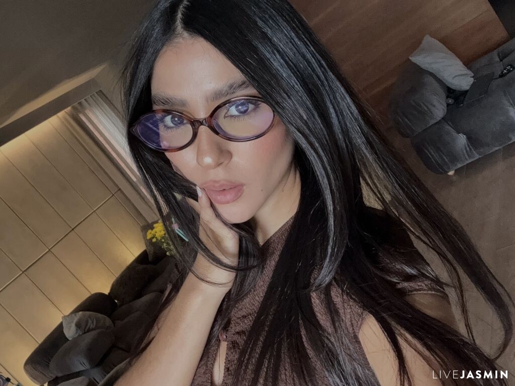 Cam girl profile image for OliviaWorld