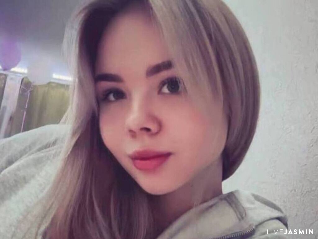 OnaNasworthy model profile and live status