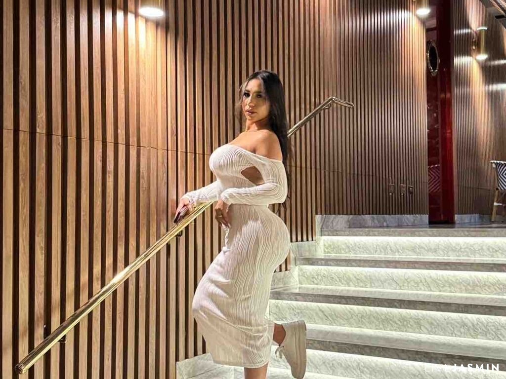 Browse OrianaRossy live chat profile