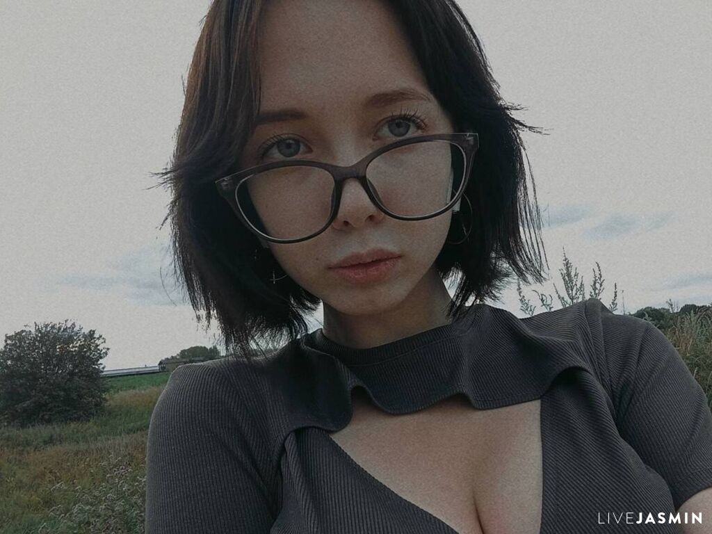 View PamelaMcGee live cam profile