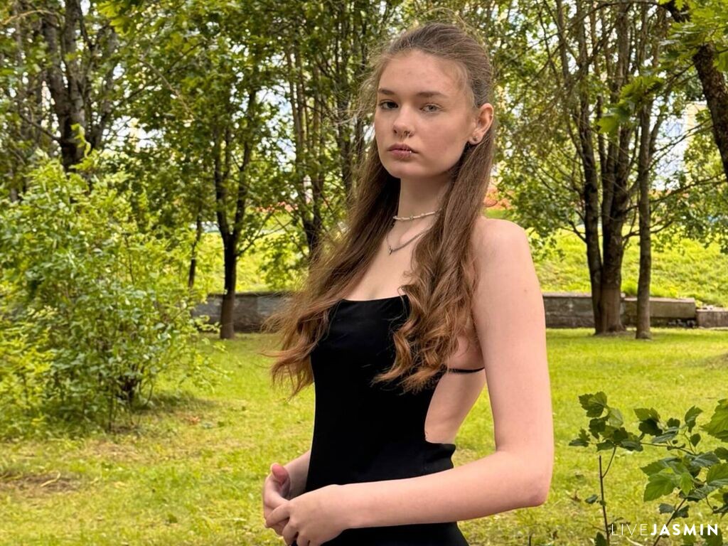 PerryDiotte model profile and live status