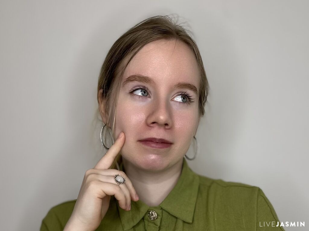 Cam girl profile image for PiaBlumstein
