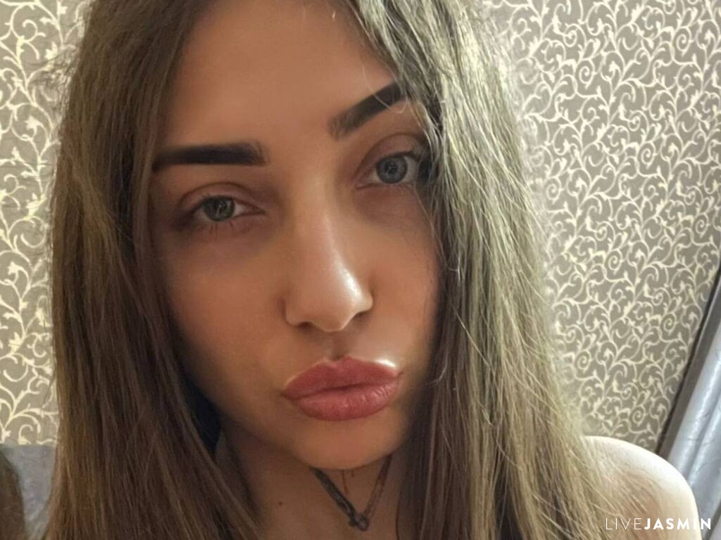 PortiaCasares model profile and live status