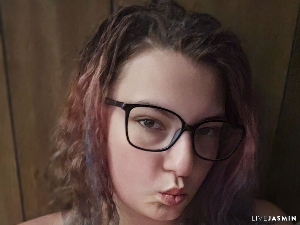 Cam girl profile image for QueenVivienne